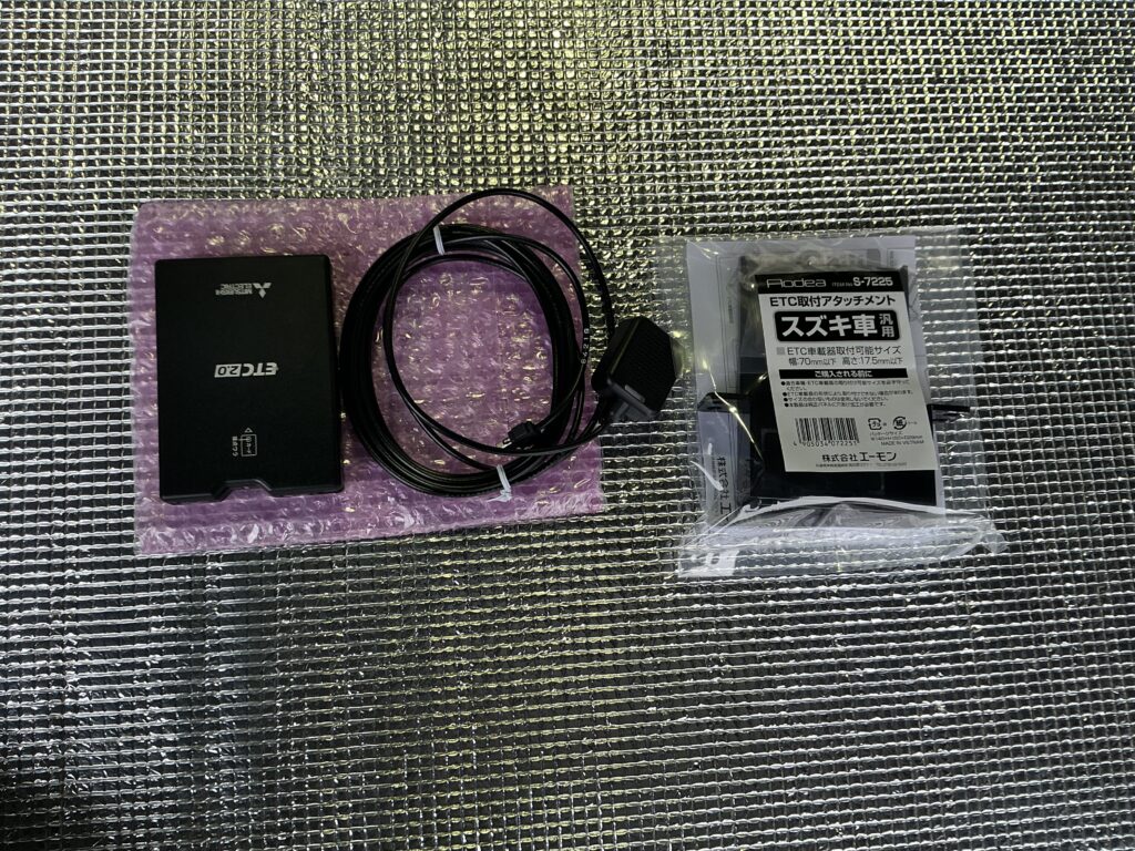 MK53Sスペーシアカスタムに取り付ける三菱電機ETC2.0 EP-H224SG4とエーモンS-7225