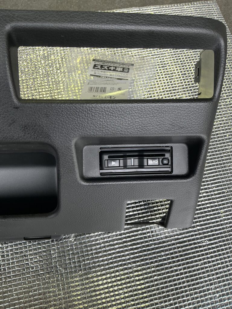 MK53Sスペーシアカスタムの純正ETC位置に取り付けたEP-H224SG4とすき間埋めテープの仕上がり
